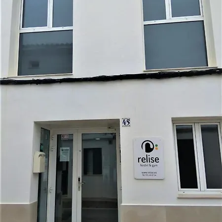 Hostel&gym Relise - Juvenil Auberge de jeunesse Sant Lluís