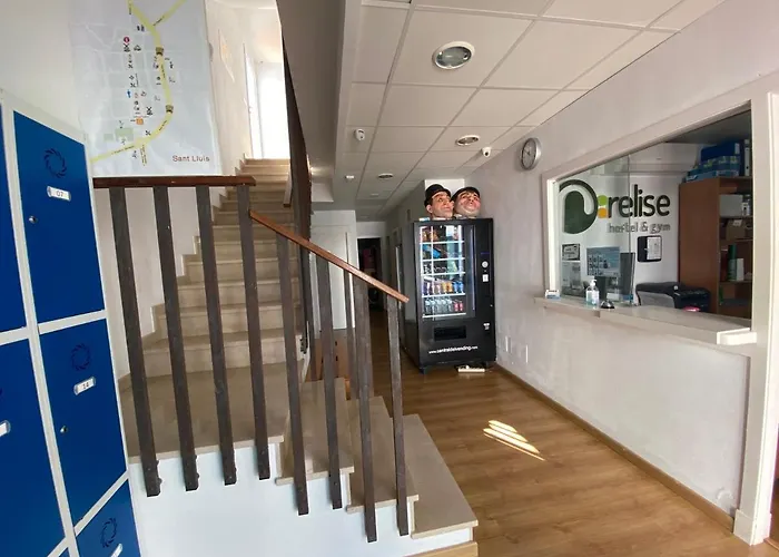 旅馆 & Gym Relise - Juvenil 桑特柳伊斯